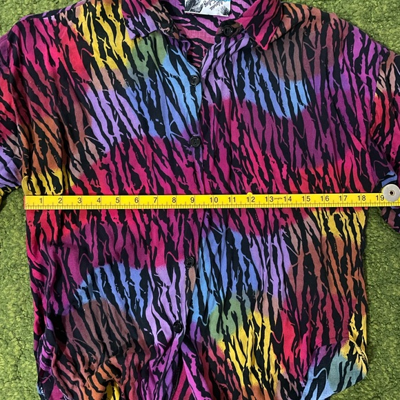 Retro Tiger Print Button-Up Shirt - Picture 6 of 8